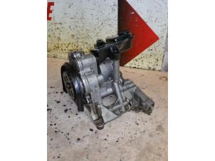 Gebruikte Oliepomp BMW 7 serie (F01/02/03/04) 730d 24V Prijs € 100,00 Margeregeling aangeboden door EU Engines & Parts BV