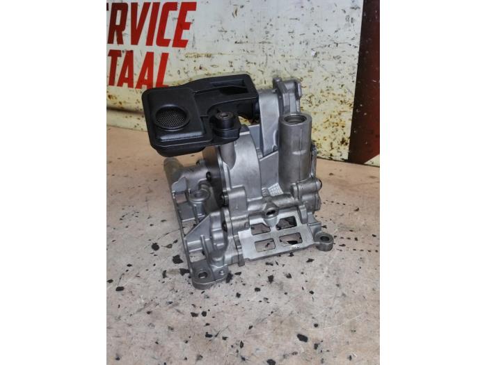Gebruikte Oliepomp BMW X5 (F15) xDrive 35d 3.0 24V Prijs € 100,00 Margeregeling aangeboden door EU Engines & Parts BV