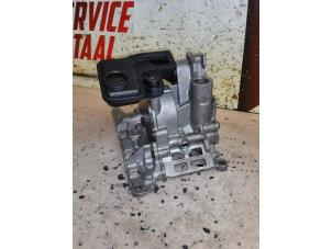 Gebruikte Oliepomp BMW X5 (F15) xDrive 35d 3.0 24V Prijs € 100,00 Margeregeling aangeboden door EU Engines & Parts BV