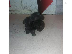 Gebruikte Stuurbekrachtiging Pomp Mercedes Sprinter 2t (901/902) 213 CDI 16V Prijs € 75,00 Margeregeling aangeboden door EU Engines & Parts BV