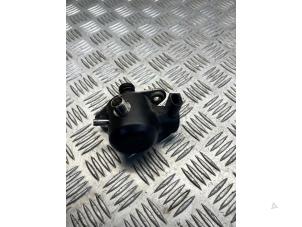 Gebruikte Hogedrukpomp Mercedes C (W205) C-200 2.0 CGI 16V Prijs € 85,00 Margeregeling aangeboden door EU Engines & Parts BV