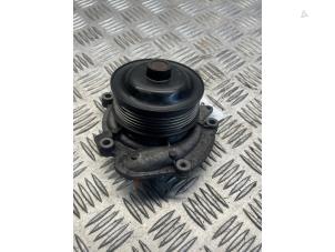 Gebruikte Waterpomp Mercedes C (W204) 3.0 C-350 CDI V6 24V Prijs € 20,00 Margeregeling aangeboden door EU Engines & Parts BV