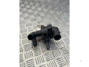 Gebruikte Thermostaathuis Peugeot Boxer (U9) 2.2 HDi 110 Euro 5 Prijs € 25,00 Margeregeling aangeboden door EU Engines & Parts BV