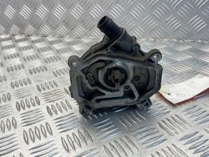 Gebruikte Vacuumpomp (Benzine) Mercedes CLA (117.3) 1.6 CLA-200 16V Prijs € 50,00 Margeregeling aangeboden door EU Engines & Parts BV