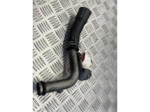 Gebruikte Waterpijp Renault Master III (FV) 2.3 dCi 125 16V RWD Prijs € 25,00 Margeregeling aangeboden door EU Engines & Parts BV