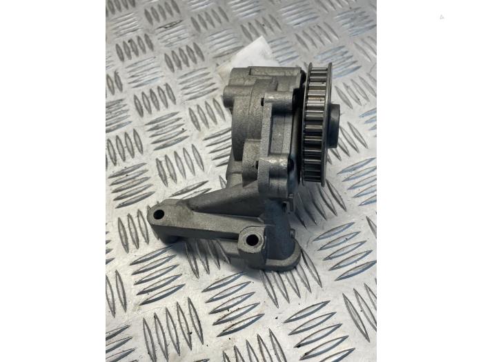 Gebruikte Oliepomp Volkswagen Transporter/Caravelle T5 2.0 TDI DRF Prijs € 50,00 Margeregeling aangeboden door EU Engines & Parts BV