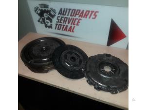 Gebruikte Dubbele massa vliegwiel Ford Transit 2.0 TDCi 16V Eco Blue 130 Prijs € 250,00 Margeregeling aangeboden door EU Engines & Parts BV