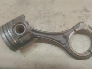 Gebruikte Zuiger Mercedes Vito (639.7) 3.0 122 CDI V6 24V Prijs € 125,00 Margeregeling aangeboden door EU Engines & Parts BV