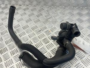 Gebruikte Thermostaathuis Ford Transit 2.2 TDCi 16V Prijs € 35,00 Margeregeling aangeboden door EU Engines & Parts BV