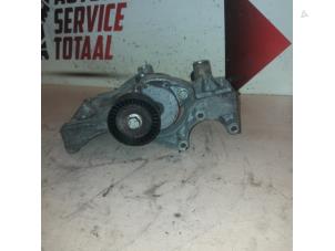 Gebruikte Dynamosteun onder Opel Insignia Sports Tourer 2.0 CDTI 16V 130 ecoFLEX Prijs € 40,00 Margeregeling aangeboden door EU Engines & Parts BV