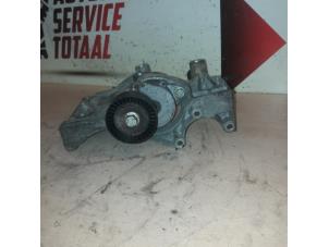 Gebruikte Dynamosteun onder Opel Insignia Sports Tourer 2.0 CDTI 16V 130 ecoFLEX Prijs € 40,00 Margeregeling aangeboden door EU Engines & Parts BV