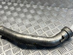 Gebruikte Intercooler Buis Mercedes E (W211) 3.2 E-320 V6 18V Prijs € 25,00 Margeregeling aangeboden door EU Engines & Parts BV