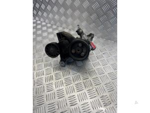 Gebruikte Pomp Servo Iveco New Daily IV 29L12V, 29L12V/P Prijs € 125,00 Margeregeling aangeboden door EU Engines & Parts BV