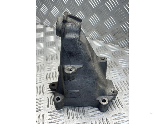 Gebruikte Motorrubber Mercedes E (W212) E-250 CGI 16V BlueEfficiency Prijs € 25,00 Margeregeling aangeboden door EU Engines & Parts BV