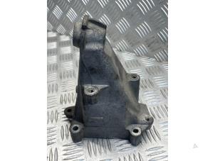 Gebruikte Motorrubber Mercedes E (W212) E-250 CGI 16V BlueEfficiency Prijs € 25,00 Margeregeling aangeboden door EU Engines & Parts BV