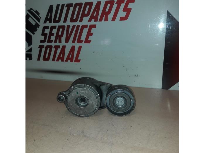 Gebruikte Spanrol Multiriem Mercedes S (222.0/222.1) 3.0 S-350 BlueTEC, S-350d 24V Prijs € 25,00 Margeregeling aangeboden door EU Engines & Parts BV