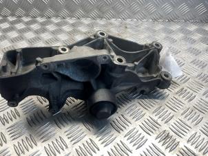 Gebruikte Dynamosteun boven Renault Master III (FV) 2.3 dCi 100 16V FWD Prijs € 50,00 Margeregeling aangeboden door EU Engines & Parts BV