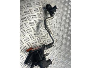 Gebruikte Thermostaathuis Ford Fiesta 7 1.0 EcoBoost 12V 100 Prijs € 45,00 Margeregeling aangeboden door EU Engines & Parts BV