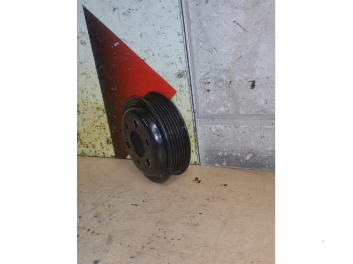 Gebruikte Poelie Waterpomp Ford Focus 3 1.0 Ti-VCT EcoBoost 12V 125 Prijs € 25,00 Margeregeling aangeboden door EU Engines & Parts BV
