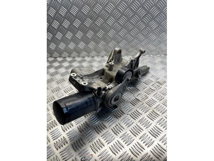 Gebruikte Dynamosteun boven Audi A4 Allroad Quattro (B8) 2.0 TFSI 16V Prijs € 100,00 Margeregeling aangeboden door EU Engines & Parts BV