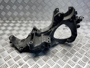 Gebruikte Dynamosteun onder Renault Espace (JK) 2.2 dCi 16V Kat. Prijs € 50,00 Margeregeling aangeboden door EU Engines & Parts BV