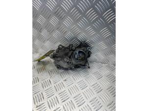 Gebruikte Steun dieselpomp Peugeot Expert (V1/VA/VB/VE/VF/VT/VY) 2.0 Blue HDi 180 16V Prijs € 75,00 Margeregeling aangeboden door EU Engines & Parts BV