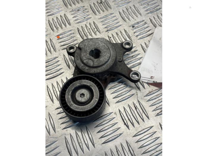 Gebruikte Spanrol Multiriem Mercedes A (W176) 1.6 A-180 16V Prijs € 25,00 Margeregeling aangeboden door EU Engines & Parts BV