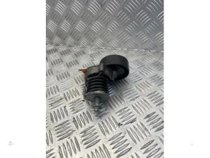 Gebruikte Spanrol Multiriem Mercedes E (W212) E-250 CGI 16V BlueEfficiency Prijs € 25,00 Margeregeling aangeboden door EU Engines & Parts BV