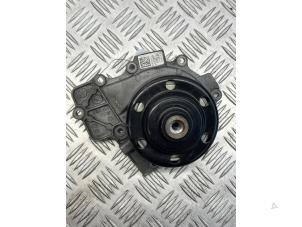 Gebruikte Waterpomp Mercedes Sprinter 3,5t (906.73) 518 CDI 24V Prijs € 35,00 Margeregeling aangeboden door EU Engines & Parts BV