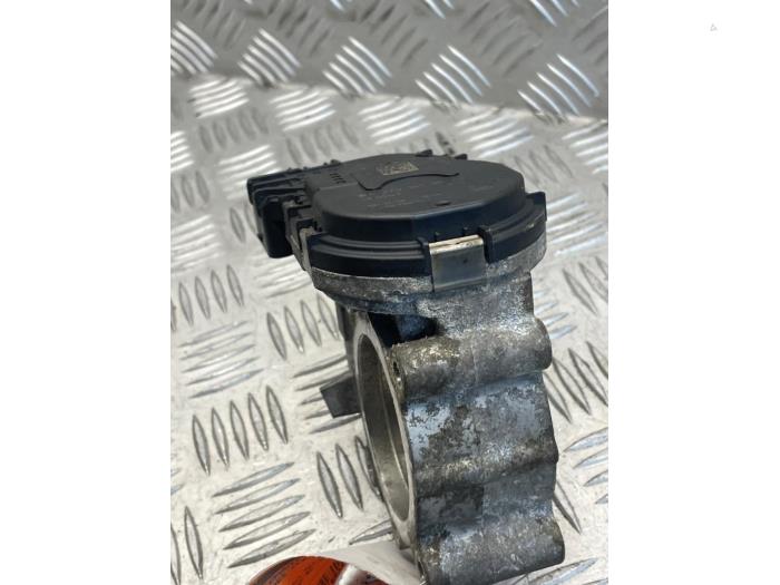 Gasklephuis van een Mercedes-Benz CLA (117.3) 1.6 CLA-180 16V 2017