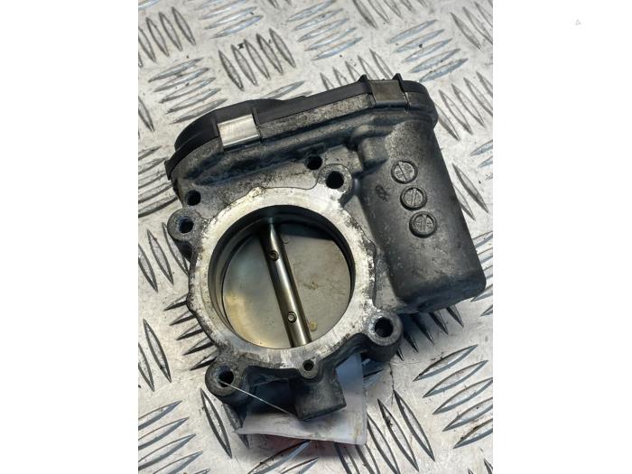 Gasklephuis van een Mercedes-Benz CLA (117.3) 1.6 CLA-180 16V 2017