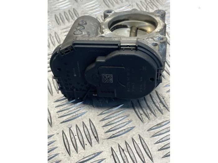 Gasklephuis van een Mercedes-Benz CLA (117.3) 1.6 CLA-180 16V 2017