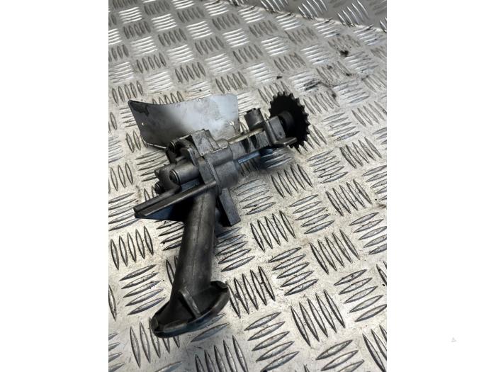 Gebruikte Oliepomp Renault Trafic New (JL) 1.9 dCi 82 16V Prijs € 50,00 Margeregeling aangeboden door EU Engines & Parts BV