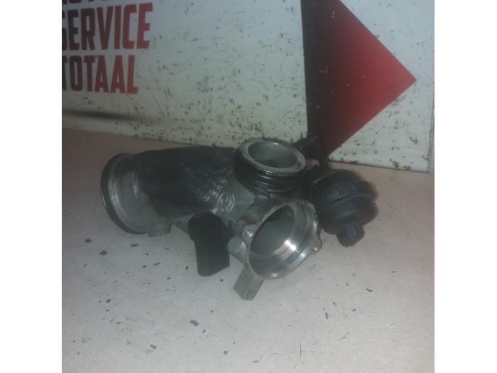 Gebruikte Turbo Pijp BMW 5 serie (F10) M550d 3.0 xDrive 24V Prijs € 75,00 Margeregeling aangeboden door EU Engines & Parts BV