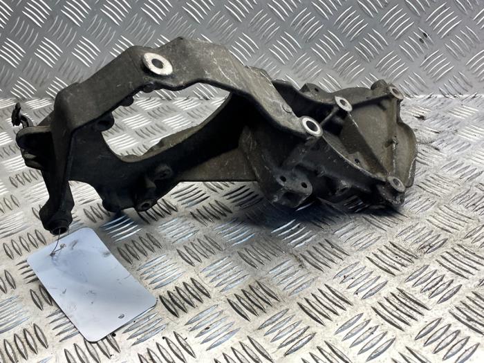 Gebruikte Dynamosteun boven Renault Master II (FD/HD) 2.2 dCi 16V Prijs € 50,00 Margeregeling aangeboden door EU Engines & Parts BV