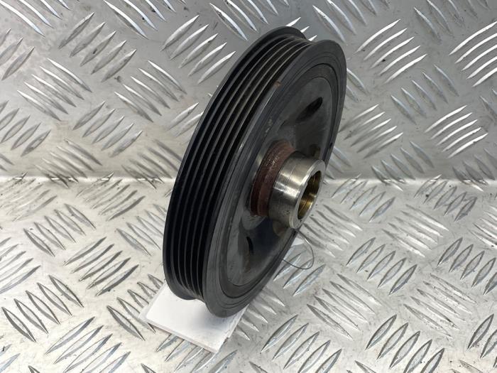 Krukas Poelie van een Mercedes-Benz B (W246) 1.6 B-180 BlueEFFICIENCY Turbo 16V 2017