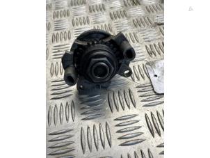 Gebruikte Waterpomp Renault Espace (JK) 2.2 dCi 150 16V Grand Espace Prijs € 20,00 Margeregeling aangeboden door EU Engines & Parts BV