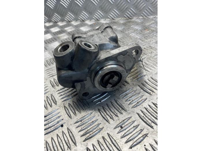 Gebruikte Servopomp Iveco New Daily IV 35C18V, 35C18V/P, 35S18V, 35S18V/P Prijs € 75,00 Margeregeling aangeboden door EU Engines & Parts BV