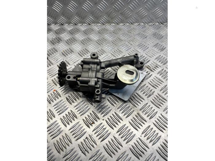 Gebruikte Oliepomp Opel Vivaro 2.5 CDTI 16V Prijs € 50,00 Margeregeling aangeboden door EU Engines & Parts BV