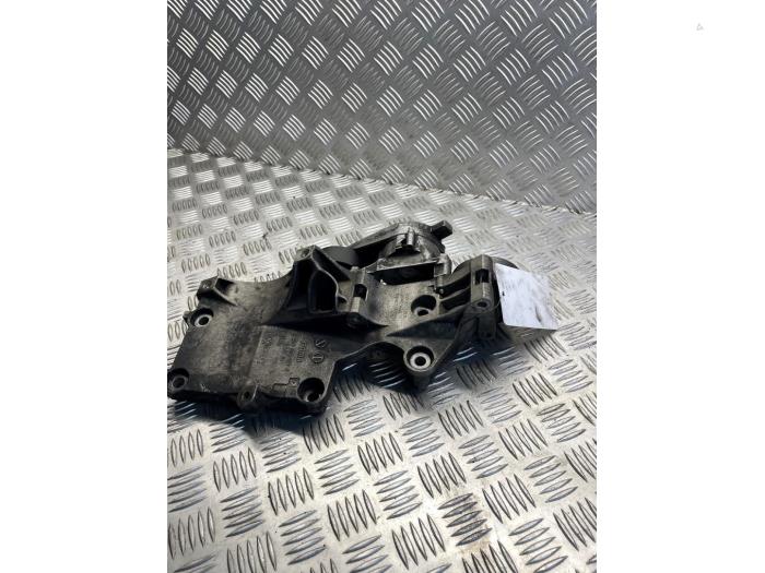 Gebruikte Dynamosteun onder Audi A3 Sportback (8PA) 2.0 TDI 16V Prijs € 45,00 Margeregeling aangeboden door EU Engines & Parts BV
