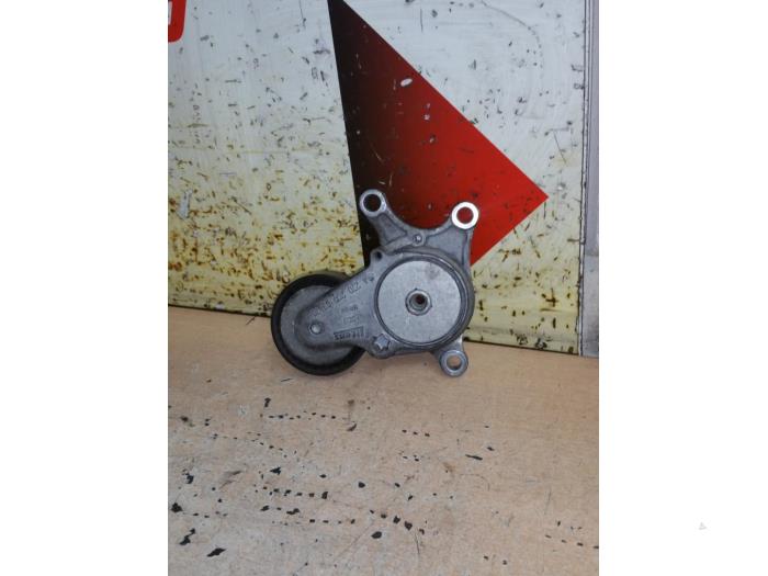 Gebruikte Spanrol Multiriem Mercedes B (W246/W242) 2.0 B-200 NGD 16V Prijs € 25,00 Margeregeling aangeboden door EU Engines & Parts BV
