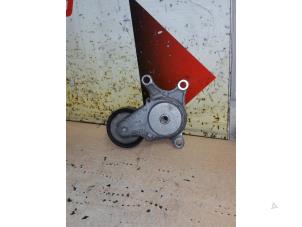 Gebruikte Spanrol Multiriem Mercedes B (W246) 2.0 B-200 NGD 16V Prijs € 25,00 Margeregeling aangeboden door EU Engines & Parts BV