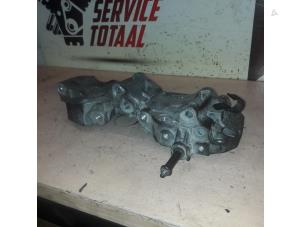 Gebruikte Dynamosteun boven BMW X6 (F16) xDrive30d 3.0 24V Prijs € 35,00 Margeregeling aangeboden door EU Engines & Parts BV