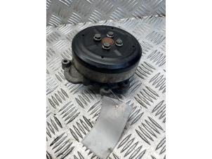 Gebruikte Waterpomp Mercedes C (W204) 1.8 C-180 CGI 16V Prijs € 25,00 Margeregeling aangeboden door EU Engines & Parts BV