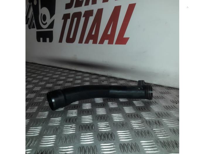Gebruikte Intercooler Buis Mercedes E (W212) E-200 2.0 Turbo 16V Prijs € 25,00 Margeregeling aangeboden door EU Engines & Parts BV