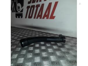 Gebruikte Intercooler Buis Mercedes E (W212) E-200 2.0 Turbo 16V Prijs € 25,00 Margeregeling aangeboden door EU Engines & Parts BV