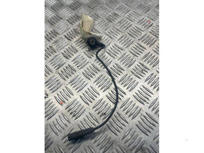 Pingelsensor van een Mercedes-Benz CLA (117.3) 1.6 CLA-180 16V 2014