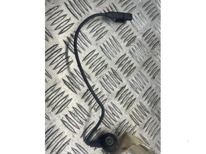 Pingelsensor van een Mercedes-Benz CLA (117.3) 1.6 CLA-180 16V 2014