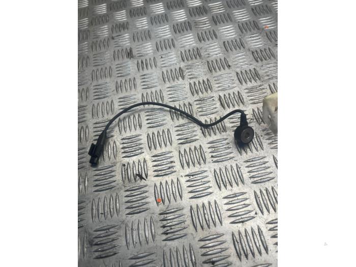 Pingelsensor van een Mercedes-Benz CLA (117.3) 1.6 CLA-180 16V 2014