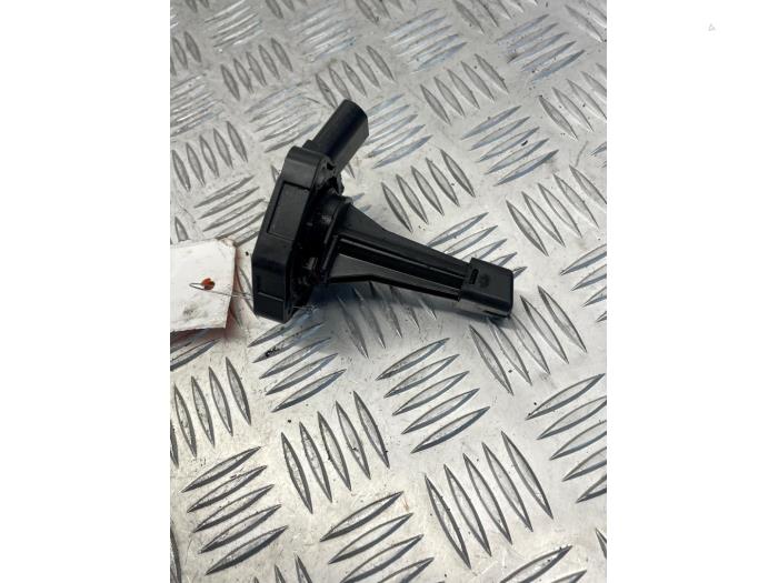 Gebruikte Olie niveau sensor Volkswagen Transporter/Caravelle T5 2.0 TDI DRF Prijs € 25,00 Margeregeling aangeboden door EU Engines & Parts BV